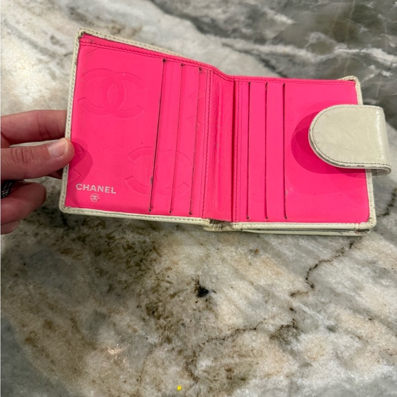 Gorgeous leather Chanel cambon bifold wallet very good condition - Picture 4 of 6